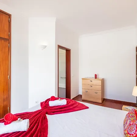 Villa Bermudas - Moradia Tranquila Com Piscina Aquecivel E Bbq Em Albufeira