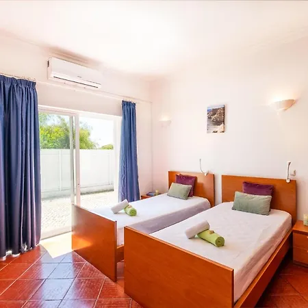 Bermudas - Moradia Tranquila Com Piscina Aquecivel E Bbq Em Villa *