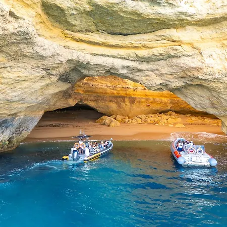 Bermudas - Moradia Tranquila Com Piscina Aquecivel E Bbq Em