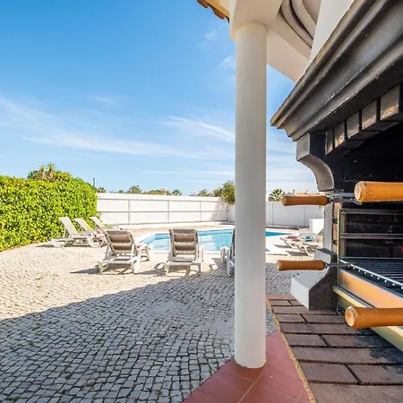 Villa Bermudas - Moradia Tranquila Com Piscina Aquecivel E Bbq Em Albufeira