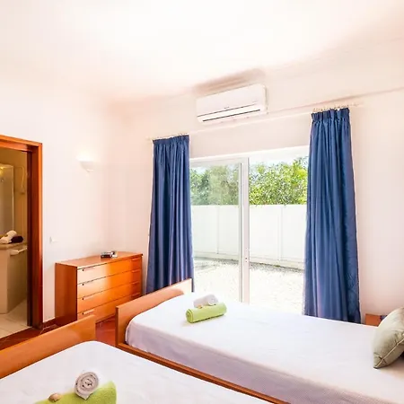 Bermudas - Moradia Tranquila Com Piscina Aquecivel E Bbq Em * Albufeira