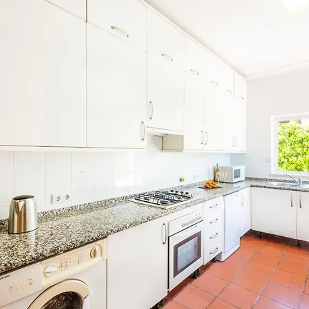 Bermudas - Moradia Tranquila Com Piscina Aquecivel E Bbq Em * Albufeira