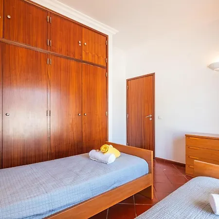 Bermudas - Moradia Tranquila Com Piscina Aquecivel E Bbq Em